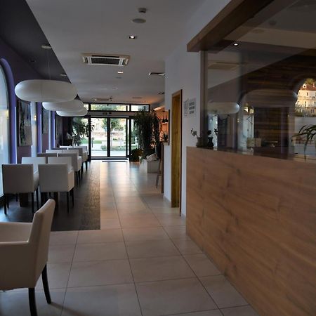 Hotel Lipa พอสติรา ภายนอก รูปภาพ