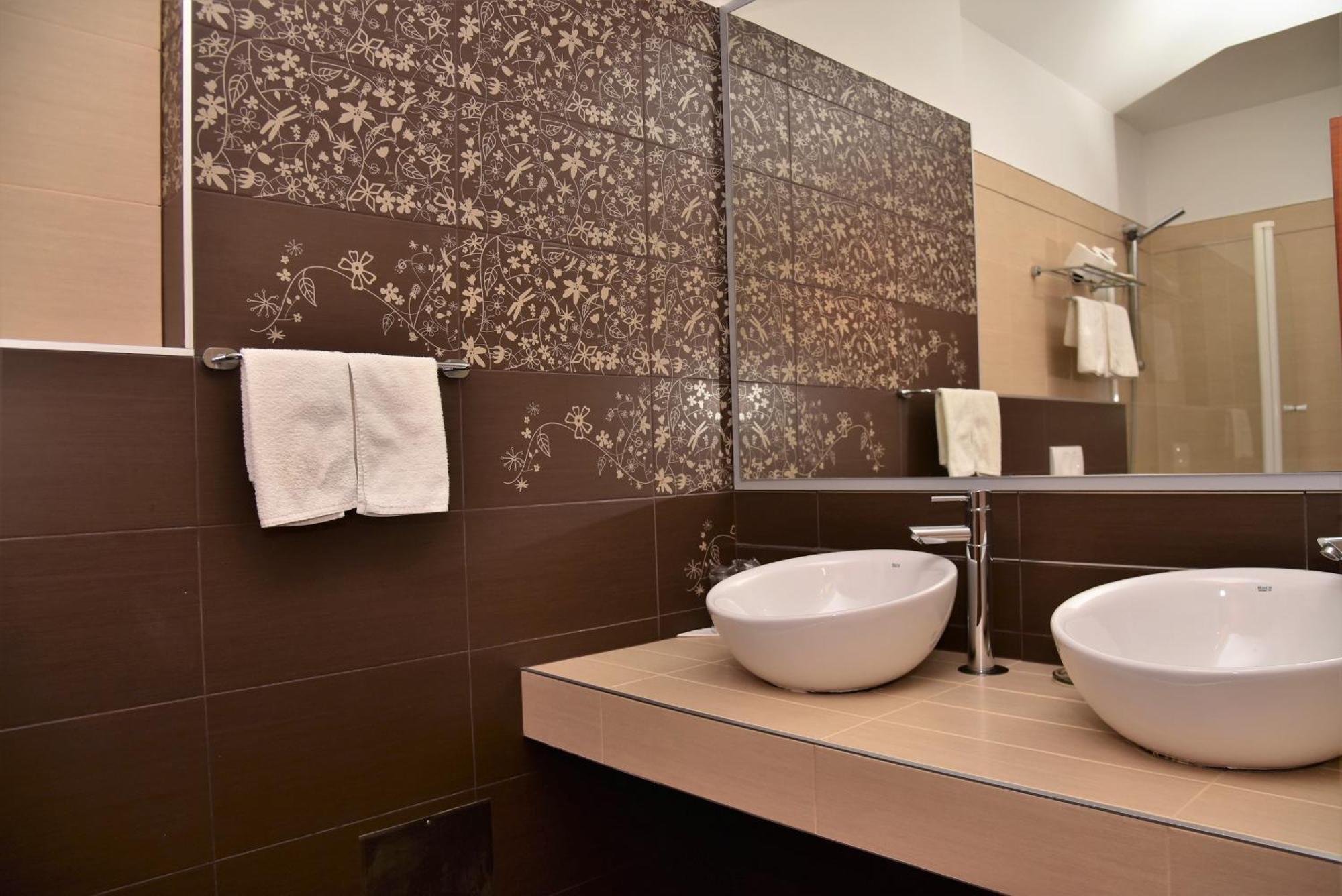 Hotel Lipa พอสติรา ภายนอก รูปภาพ