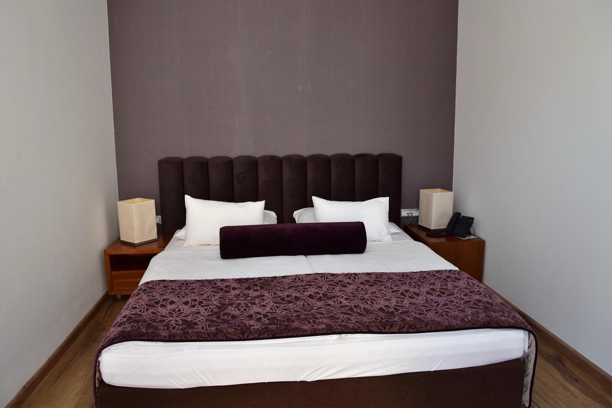 Hotel Lipa พอสติรา ภายนอก รูปภาพ
