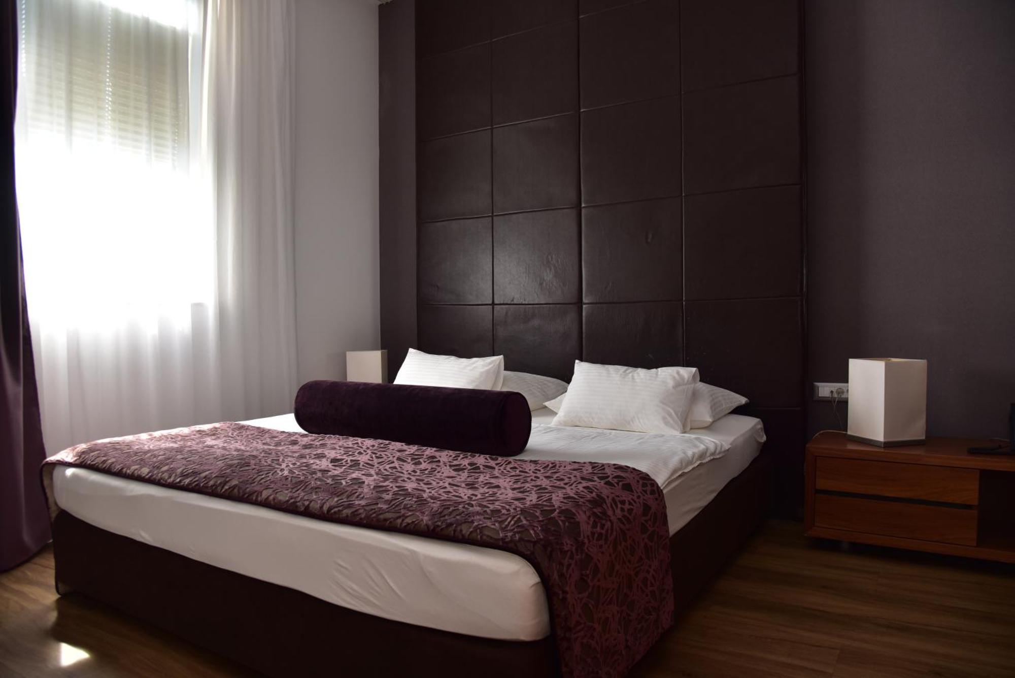 Hotel Lipa พอสติรา ภายนอก รูปภาพ