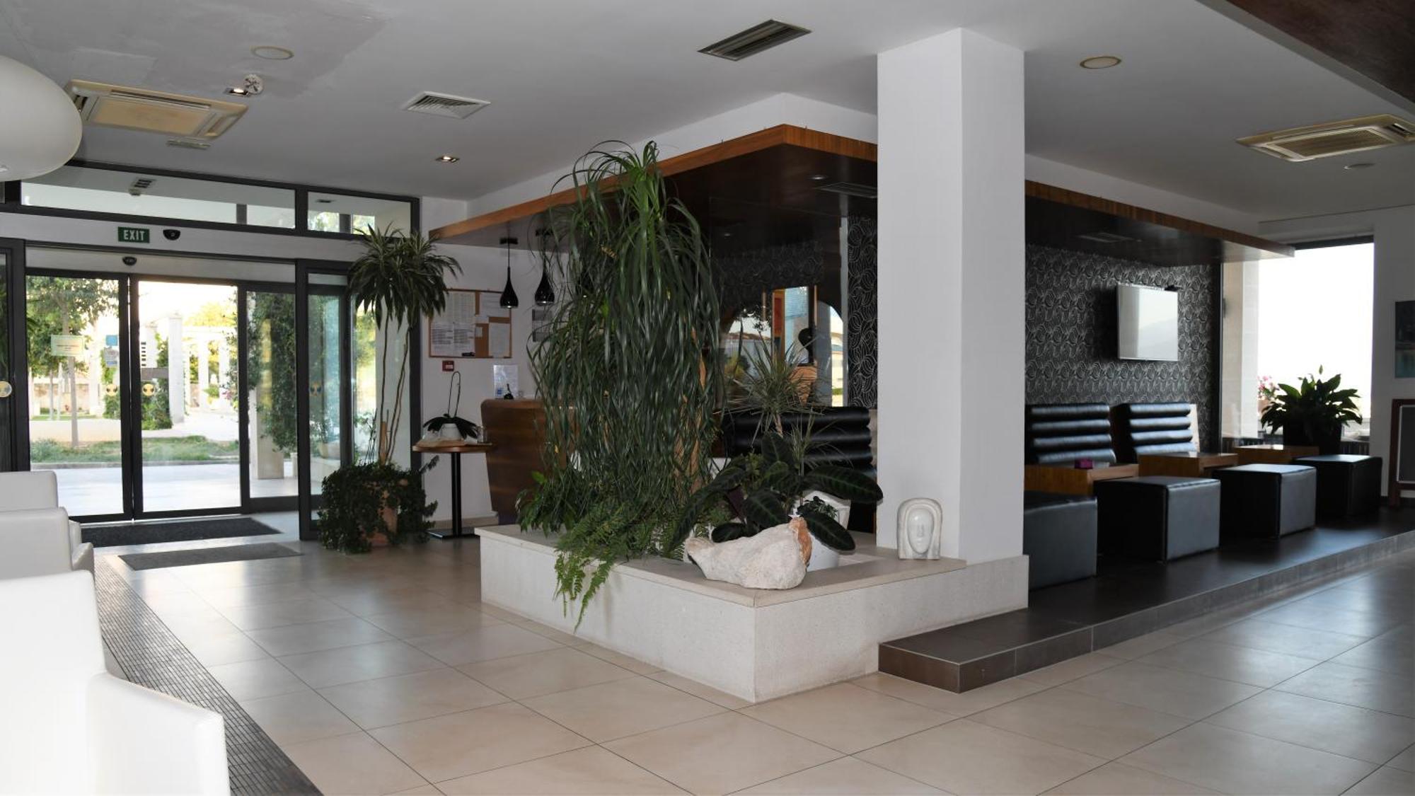 Hotel Lipa พอสติรา ภายนอก รูปภาพ