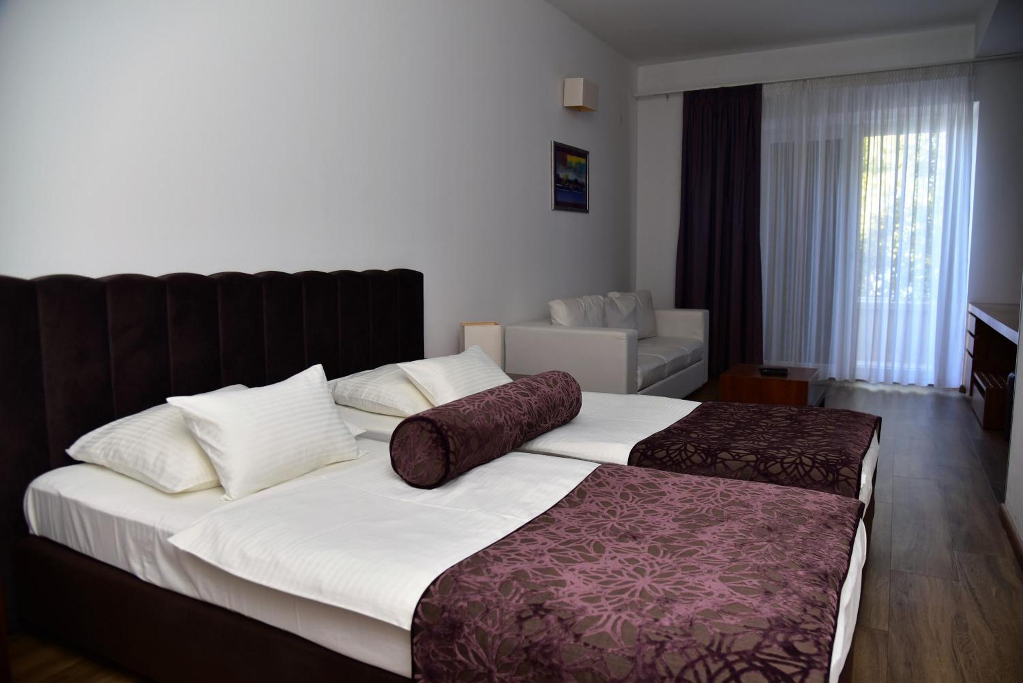 Hotel Lipa พอสติรา ภายนอก รูปภาพ