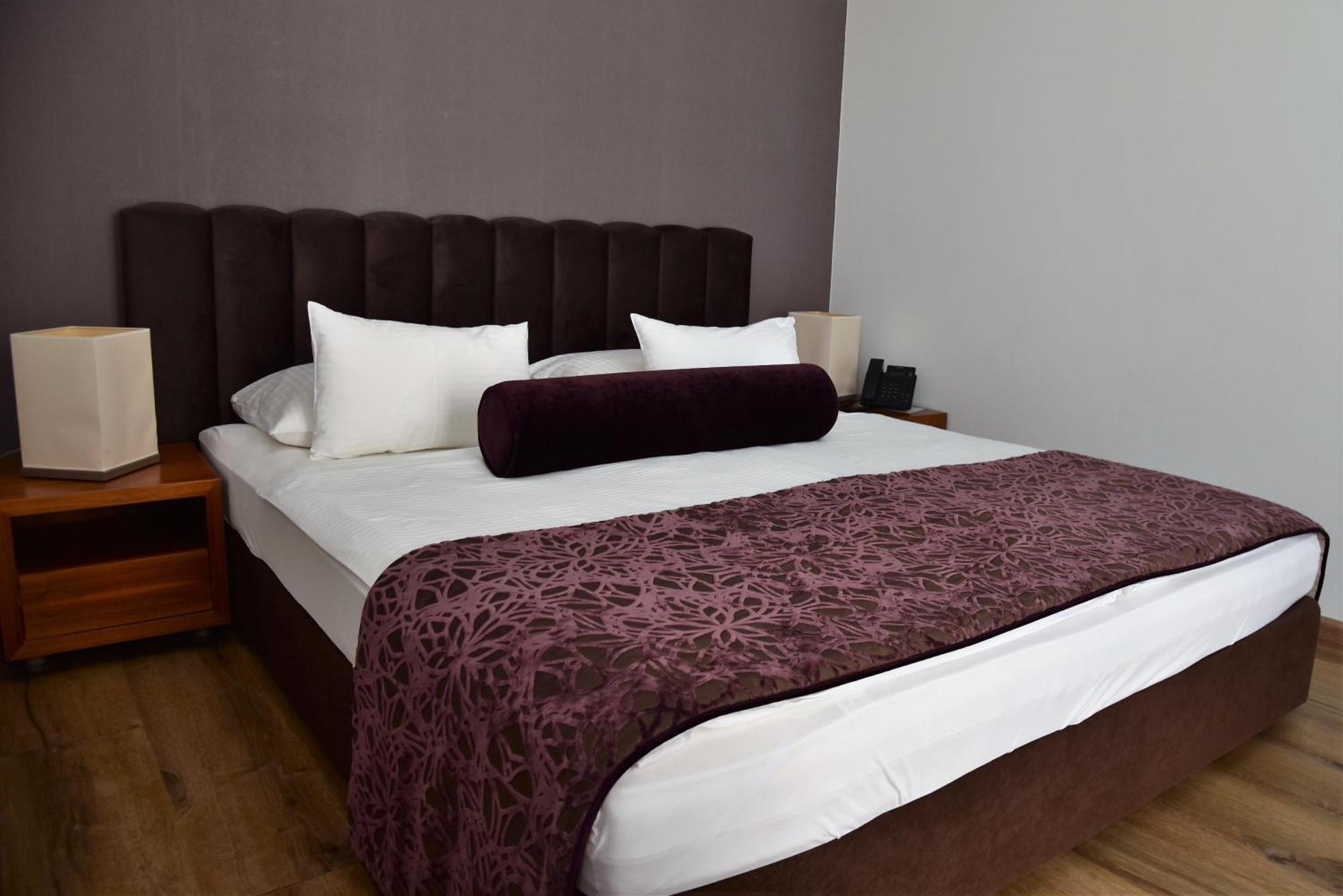 Hotel Lipa พอสติรา ภายนอก รูปภาพ